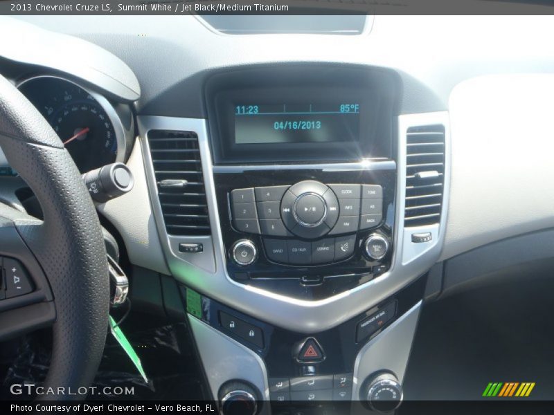 Summit White / Jet Black/Medium Titanium 2013 Chevrolet Cruze LS