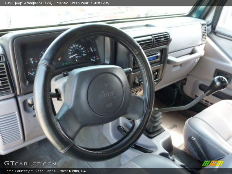 Emerald Green Pearl / Mist Grey 1998 Jeep Wrangler SE 4x4