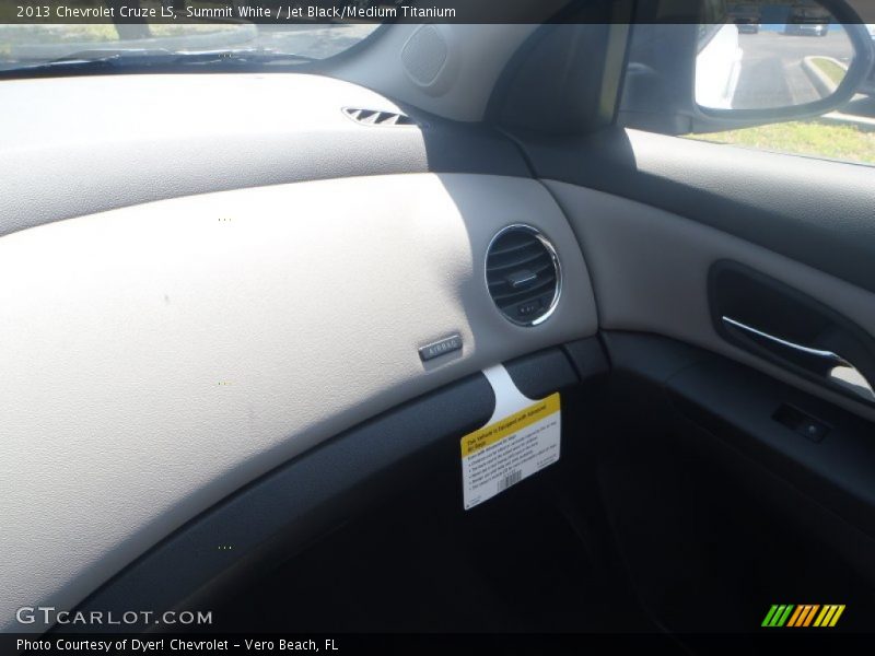 Summit White / Jet Black/Medium Titanium 2013 Chevrolet Cruze LS