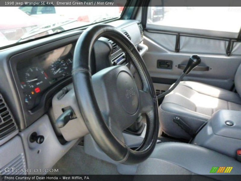 Emerald Green Pearl / Mist Grey 1998 Jeep Wrangler SE 4x4