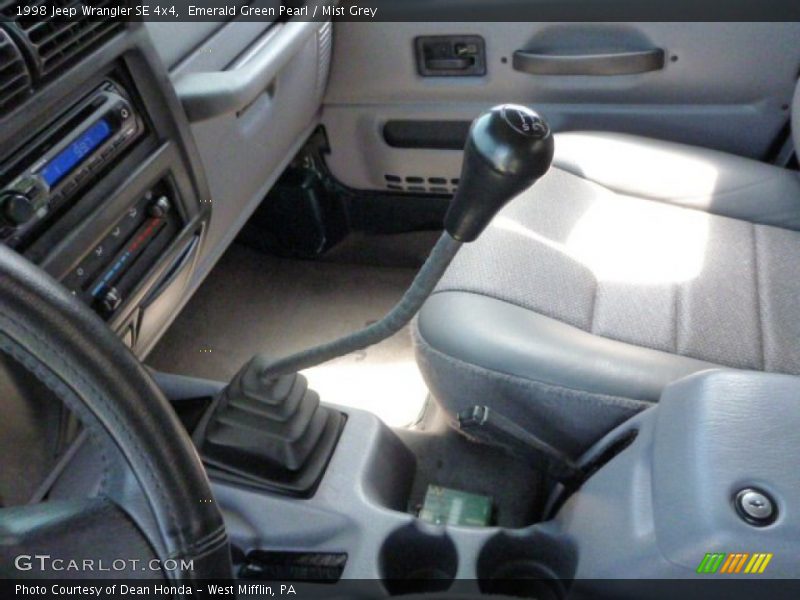 Emerald Green Pearl / Mist Grey 1998 Jeep Wrangler SE 4x4