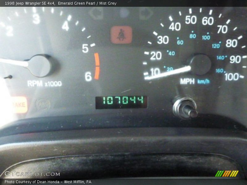 Emerald Green Pearl / Mist Grey 1998 Jeep Wrangler SE 4x4