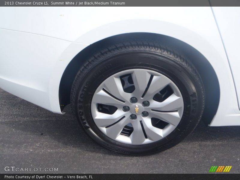 Summit White / Jet Black/Medium Titanium 2013 Chevrolet Cruze LS
