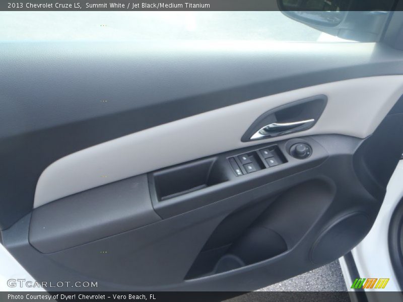 Summit White / Jet Black/Medium Titanium 2013 Chevrolet Cruze LS