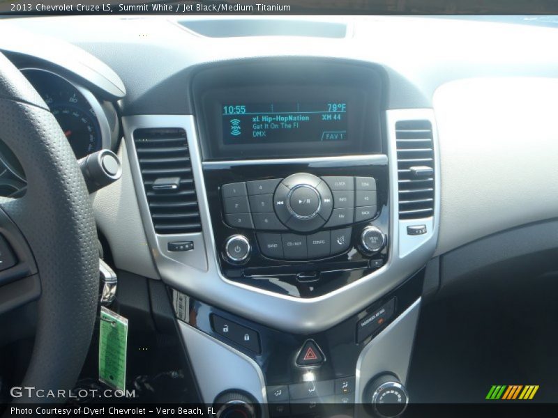 Summit White / Jet Black/Medium Titanium 2013 Chevrolet Cruze LS