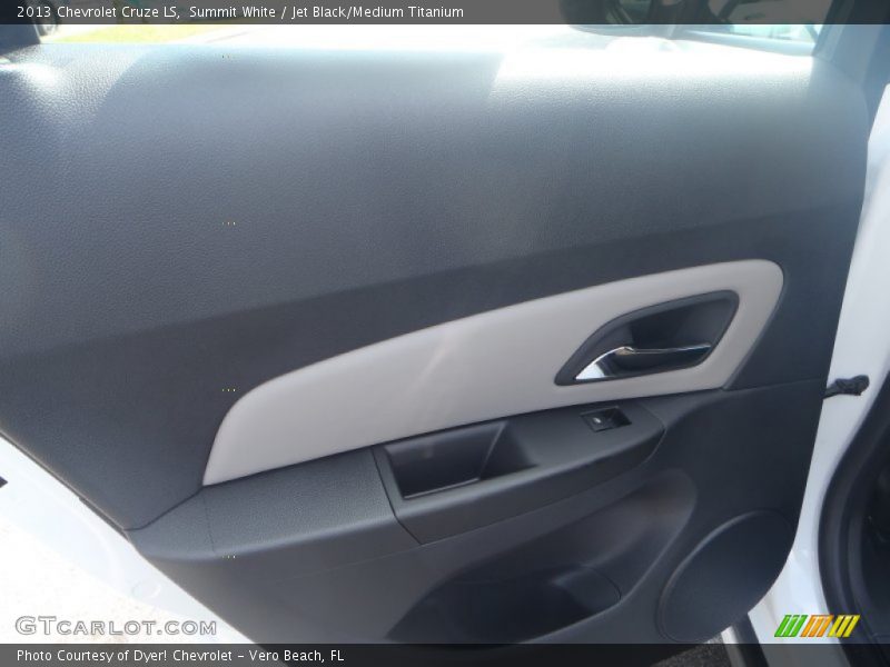 Summit White / Jet Black/Medium Titanium 2013 Chevrolet Cruze LS