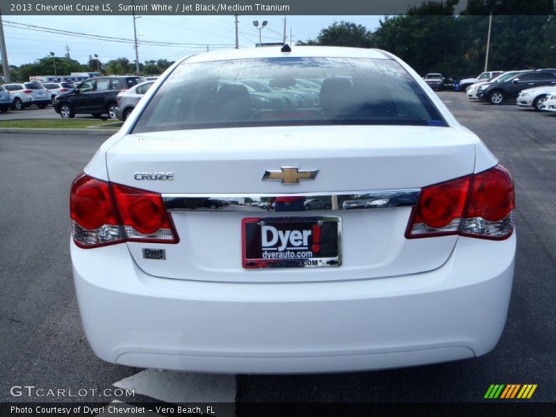 Summit White / Jet Black/Medium Titanium 2013 Chevrolet Cruze LS