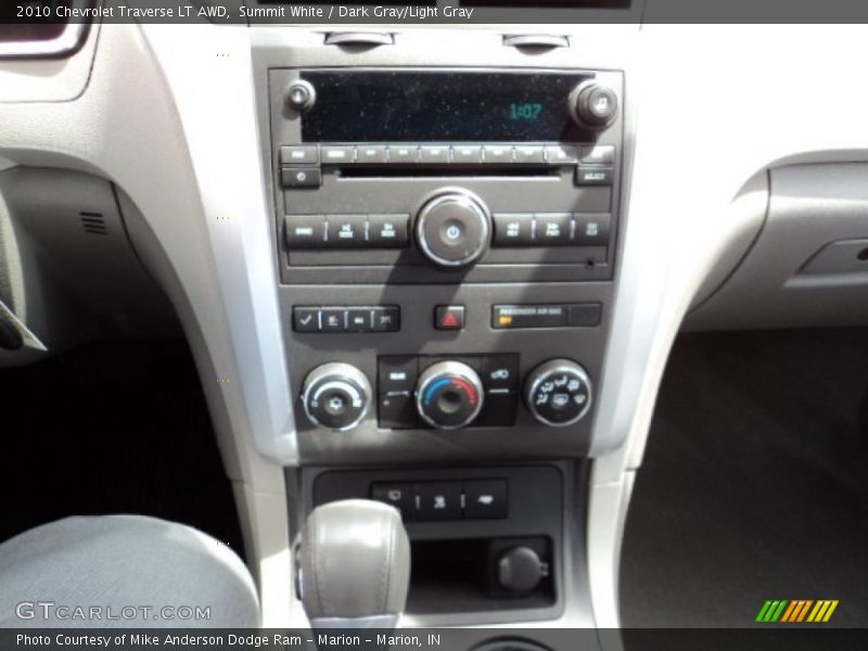 Summit White / Dark Gray/Light Gray 2010 Chevrolet Traverse LT AWD
