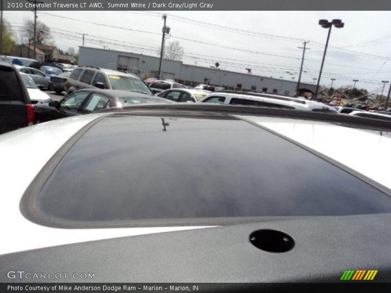 Summit White / Dark Gray/Light Gray 2010 Chevrolet Traverse LT AWD