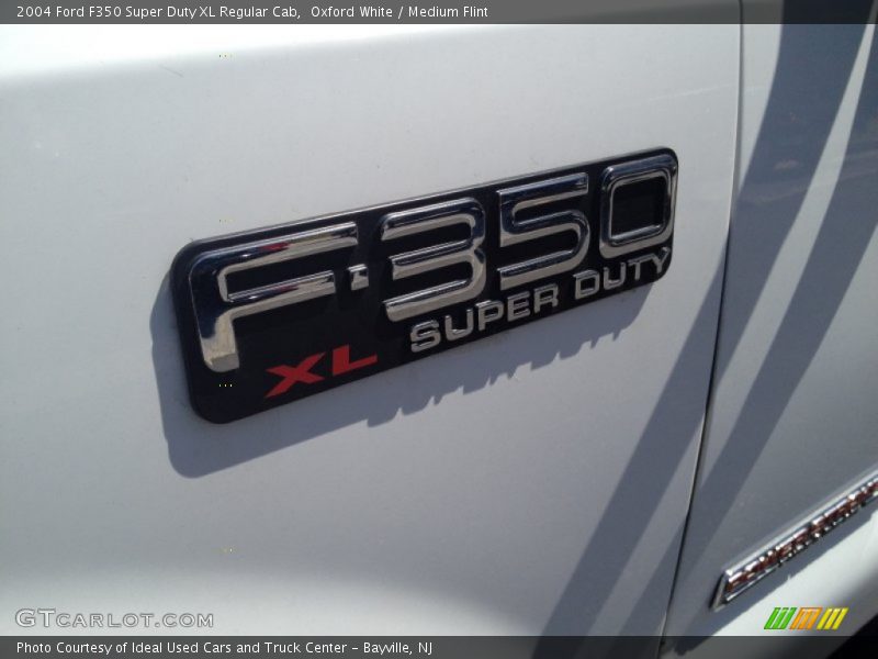 Oxford White / Medium Flint 2004 Ford F350 Super Duty XL Regular Cab