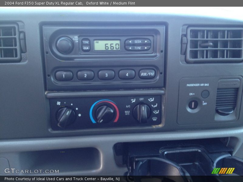 Oxford White / Medium Flint 2004 Ford F350 Super Duty XL Regular Cab