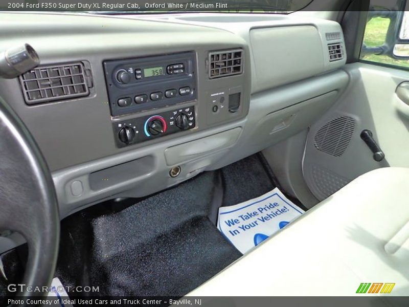 Oxford White / Medium Flint 2004 Ford F350 Super Duty XL Regular Cab