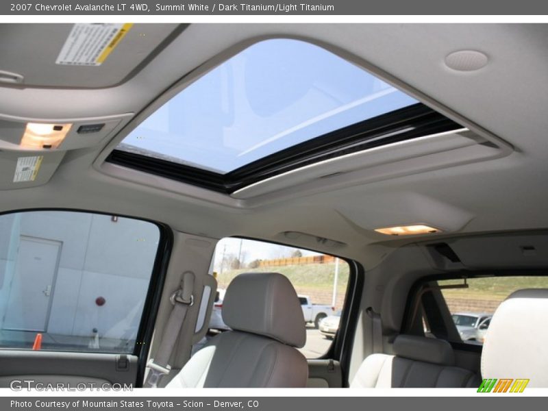 Summit White / Dark Titanium/Light Titanium 2007 Chevrolet Avalanche LT 4WD