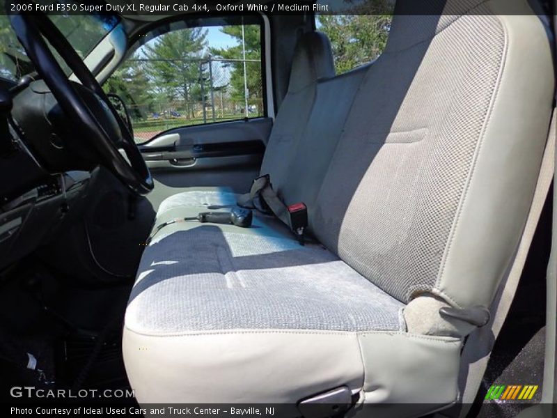 Oxford White / Medium Flint 2006 Ford F350 Super Duty XL Regular Cab 4x4