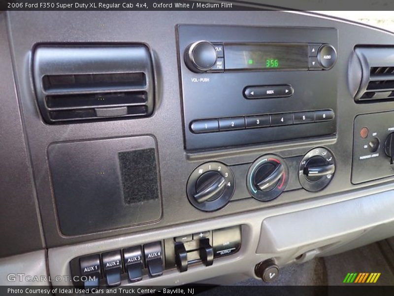Controls of 2006 F350 Super Duty XL Regular Cab 4x4