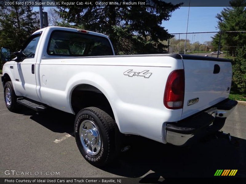 Oxford White / Medium Flint 2006 Ford F350 Super Duty XL Regular Cab 4x4