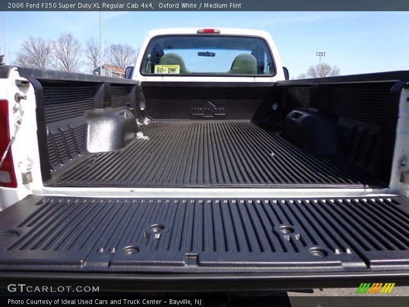 Oxford White / Medium Flint 2006 Ford F350 Super Duty XL Regular Cab 4x4
