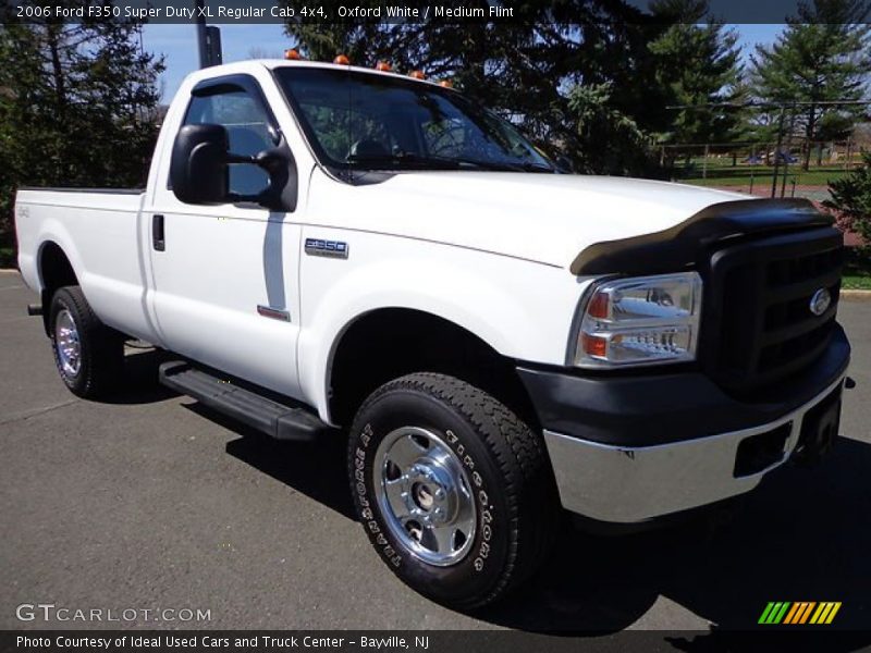 Oxford White / Medium Flint 2006 Ford F350 Super Duty XL Regular Cab 4x4