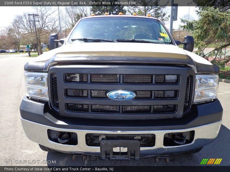 Oxford White / Medium Flint 2006 Ford F350 Super Duty XL Regular Cab 4x4