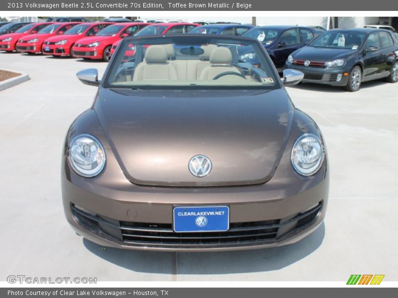 Toffee Brown Metallic / Beige 2013 Volkswagen Beetle 2.5L Convertible 70s Edition