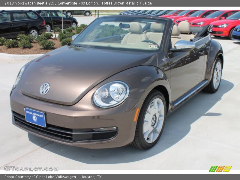 Toffee Brown Metallic / Beige 2013 Volkswagen Beetle 2.5L Convertible 70s Edition