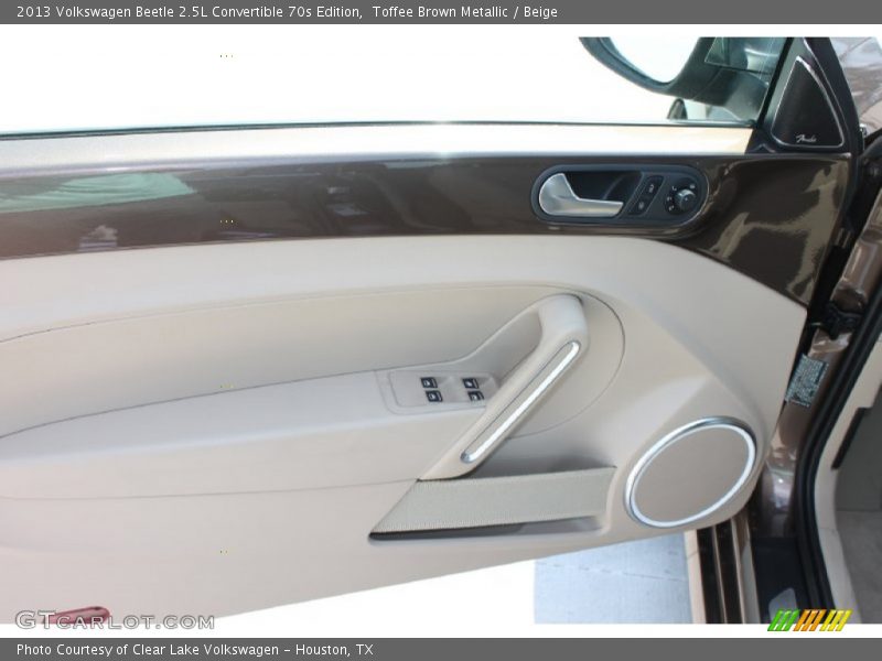 Toffee Brown Metallic / Beige 2013 Volkswagen Beetle 2.5L Convertible 70s Edition