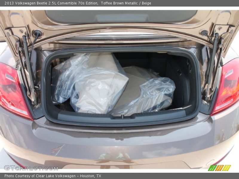  2013 Beetle 2.5L Convertible 70s Edition Trunk