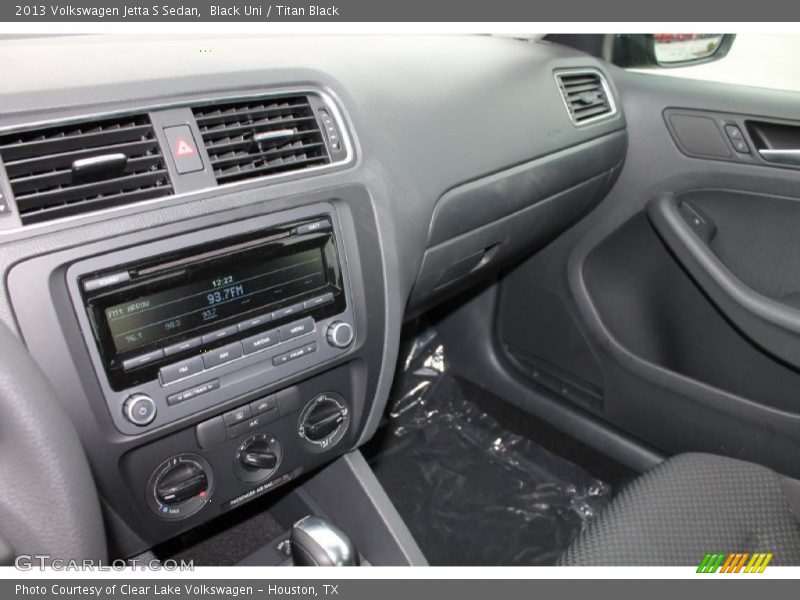 Black Uni / Titan Black 2013 Volkswagen Jetta S Sedan