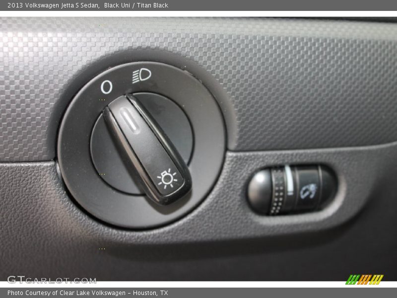 Black Uni / Titan Black 2013 Volkswagen Jetta S Sedan