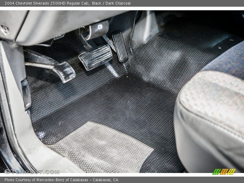 Black / Dark Charcoal 2004 Chevrolet Silverado 2500HD Regular Cab