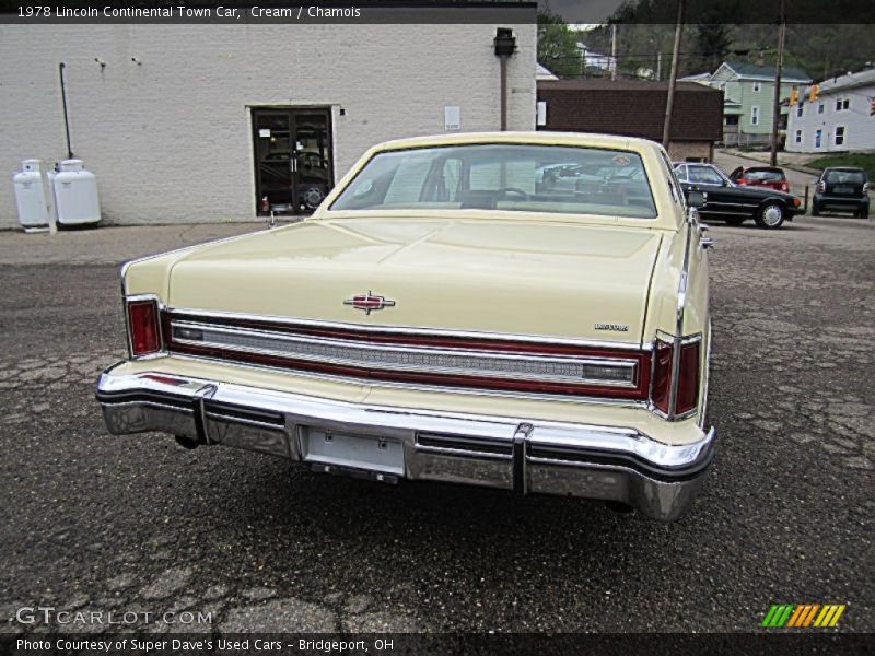 Cream / Chamois 1978 Lincoln Continental Town Car