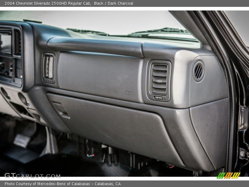 Dashboard of 2004 Silverado 2500HD Regular Cab