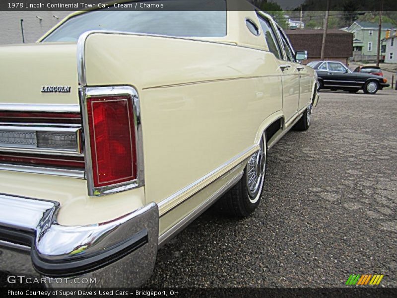 Cream / Chamois 1978 Lincoln Continental Town Car