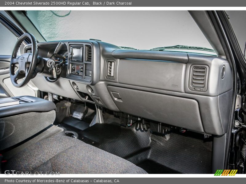 Dashboard of 2004 Silverado 2500HD Regular Cab