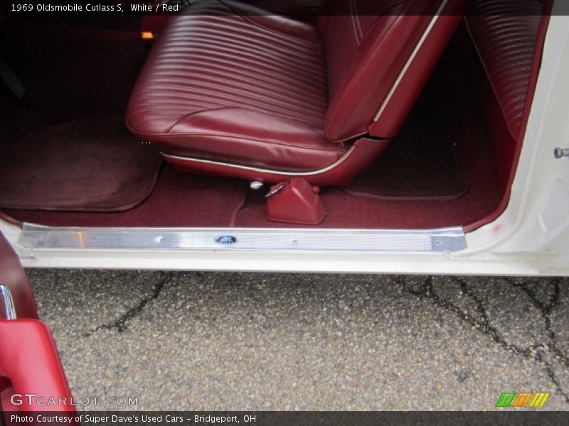 White / Red 1969 Oldsmobile Cutlass S