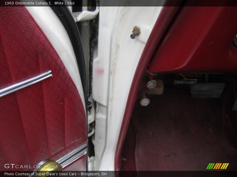 White / Red 1969 Oldsmobile Cutlass S