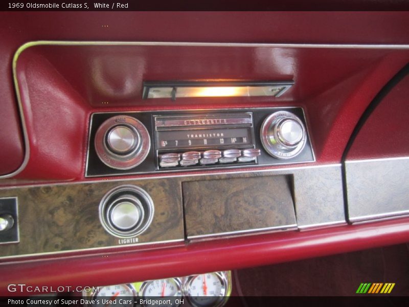 Controls of 1969 Cutlass S