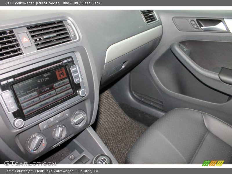 Black Uni / Titan Black 2013 Volkswagen Jetta SE Sedan