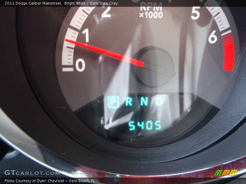 Bright White / Dark Slate Gray 2011 Dodge Caliber Mainstreet