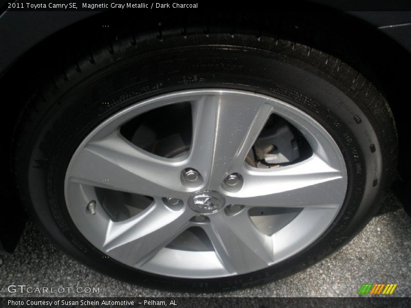 Magnetic Gray Metallic / Dark Charcoal 2011 Toyota Camry SE