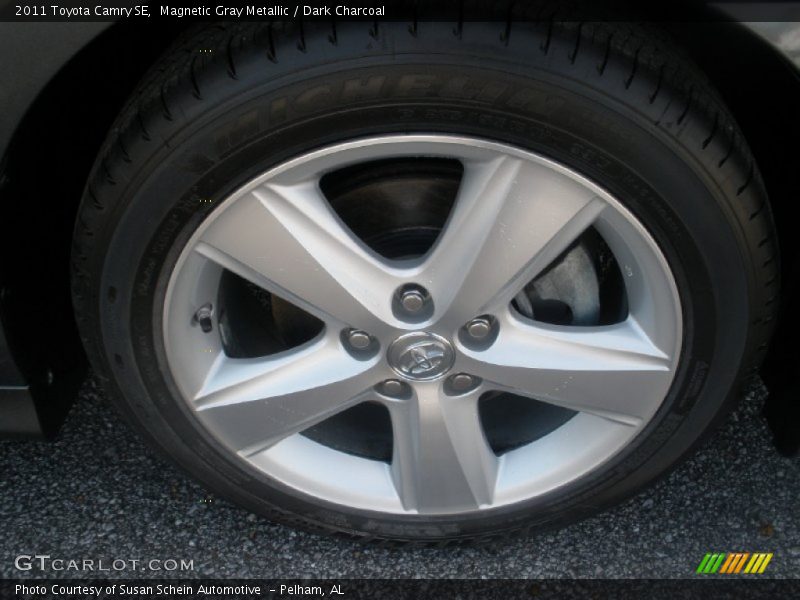 Magnetic Gray Metallic / Dark Charcoal 2011 Toyota Camry SE
