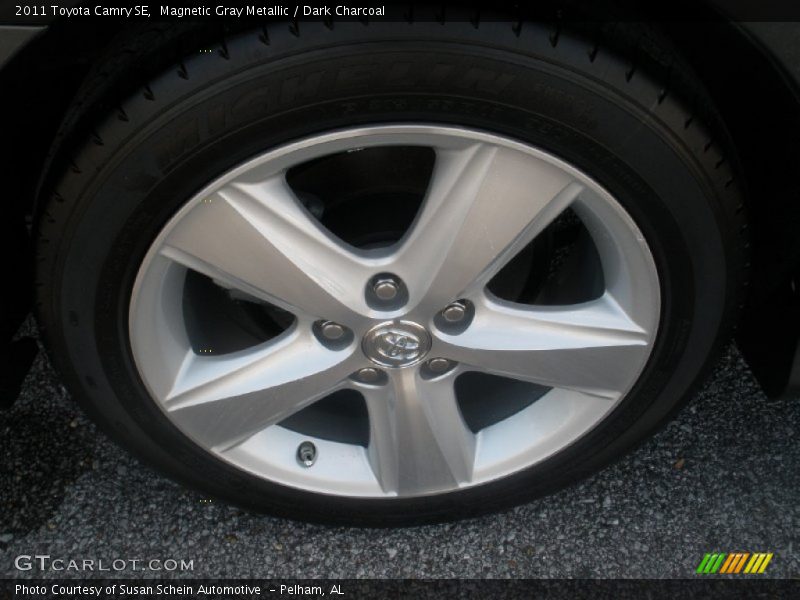 Magnetic Gray Metallic / Dark Charcoal 2011 Toyota Camry SE