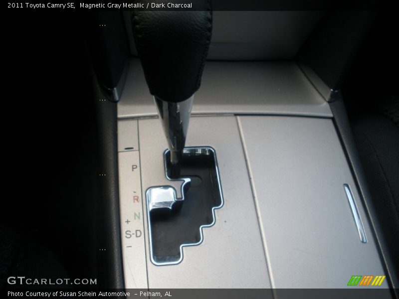 Magnetic Gray Metallic / Dark Charcoal 2011 Toyota Camry SE