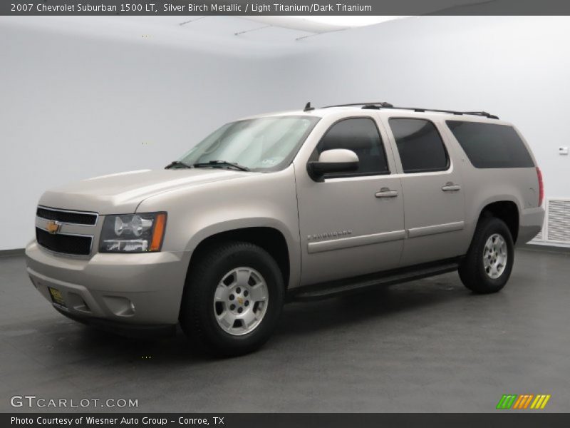 Front 3/4 View of 2007 Suburban 1500 LT
