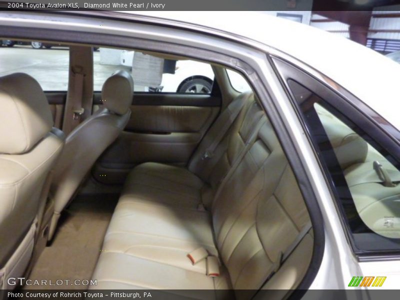 Diamond White Pearl / Ivory 2004 Toyota Avalon XLS