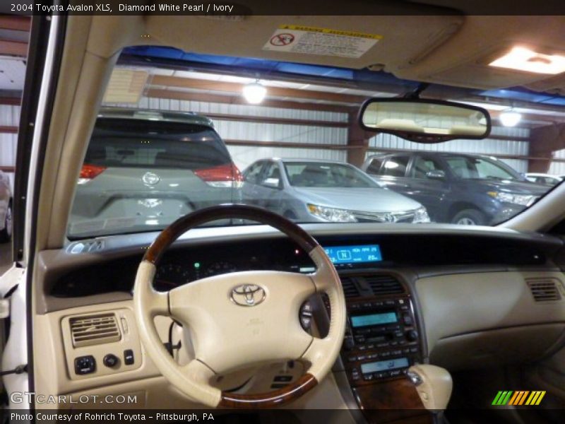 Diamond White Pearl / Ivory 2004 Toyota Avalon XLS