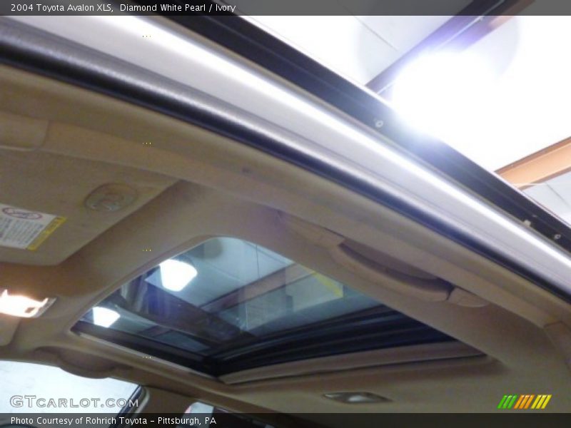 Diamond White Pearl / Ivory 2004 Toyota Avalon XLS