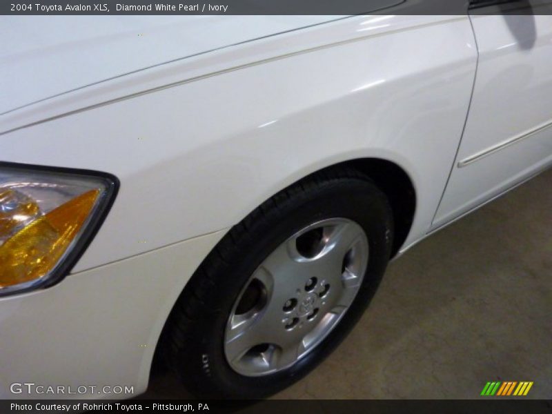 Diamond White Pearl / Ivory 2004 Toyota Avalon XLS