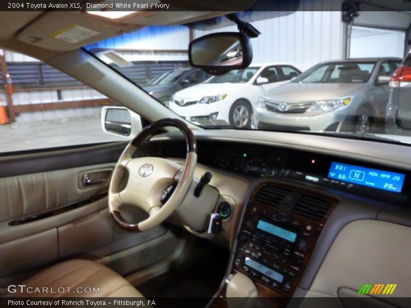 Diamond White Pearl / Ivory 2004 Toyota Avalon XLS