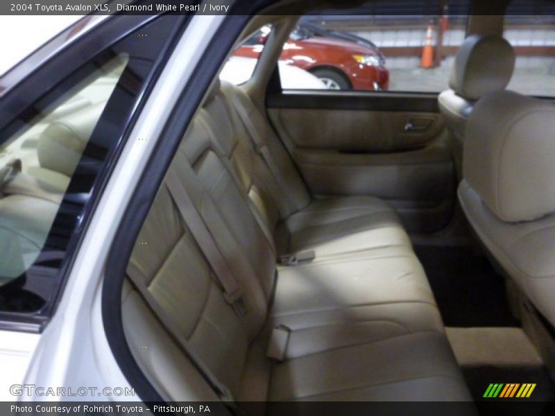 Diamond White Pearl / Ivory 2004 Toyota Avalon XLS